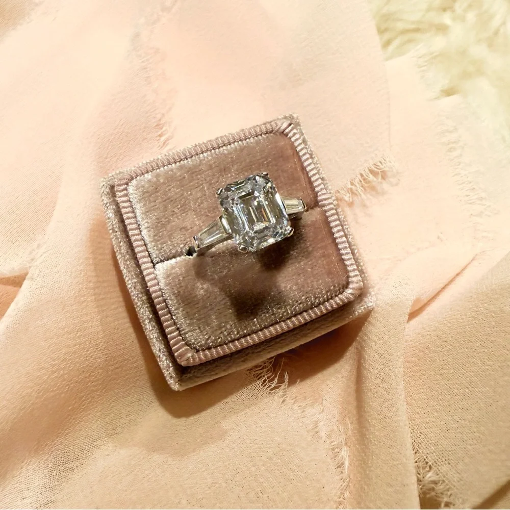 4CT Emerald Cut Engagement‎ Ring Baguette Three Stone Modern It-Girl Aesthetic - Picture 14 of 15